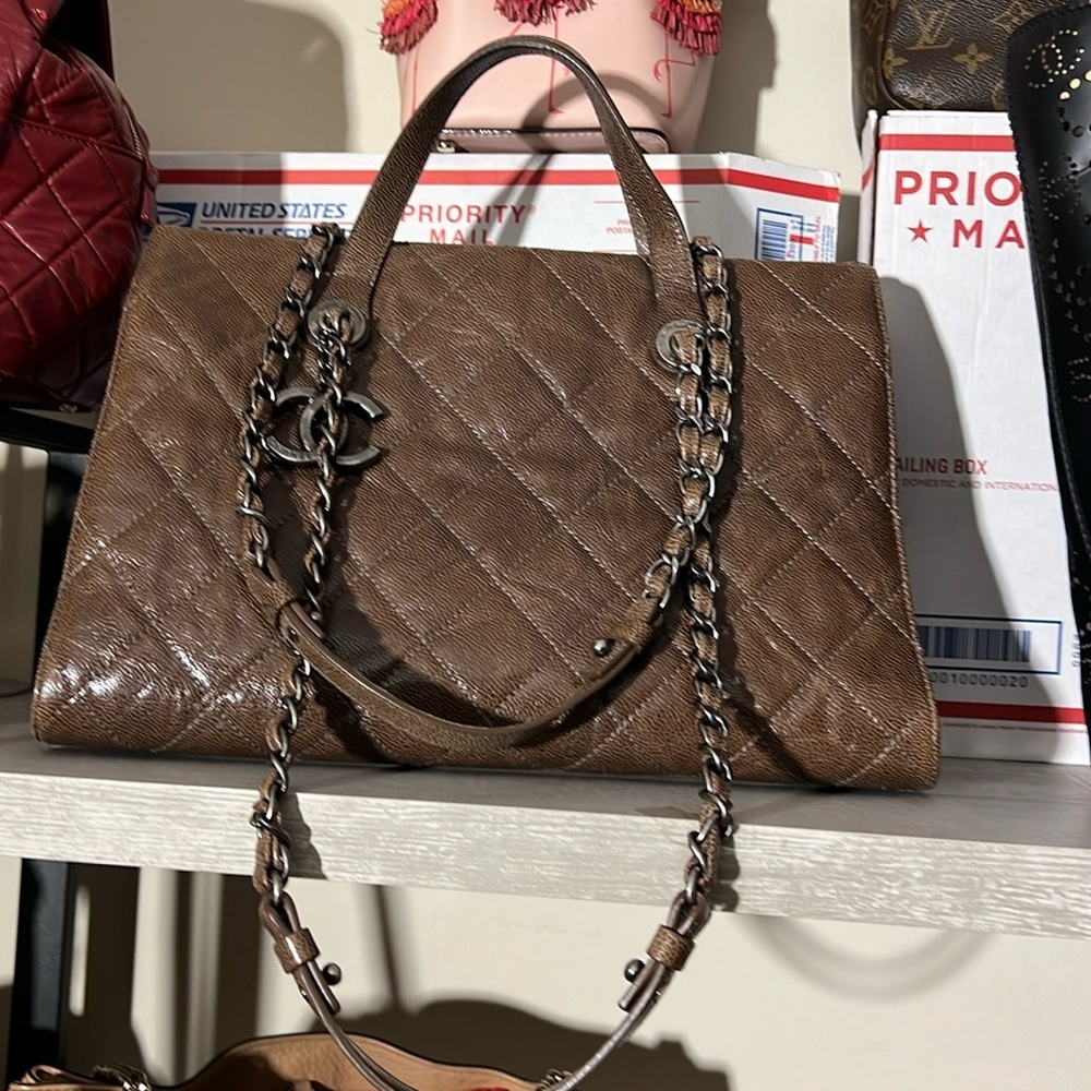 AUTHENTIC CHANEL  HANDBAG ** CAVIAR LEATHER ** VERSATILE, SPACIOUS AND BEAUTIFUL - Picture 7 of 17